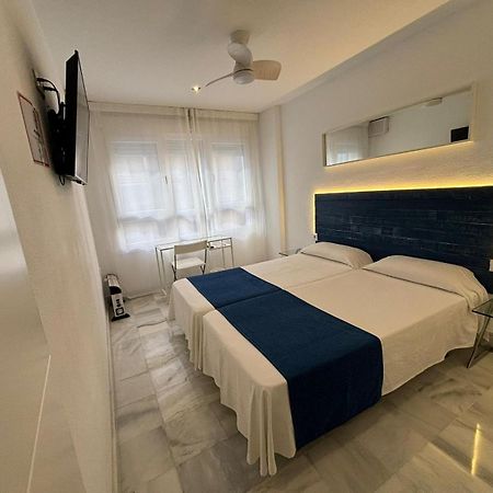 Apartamentos Turisticos Imar Cádiz Exteriör bild