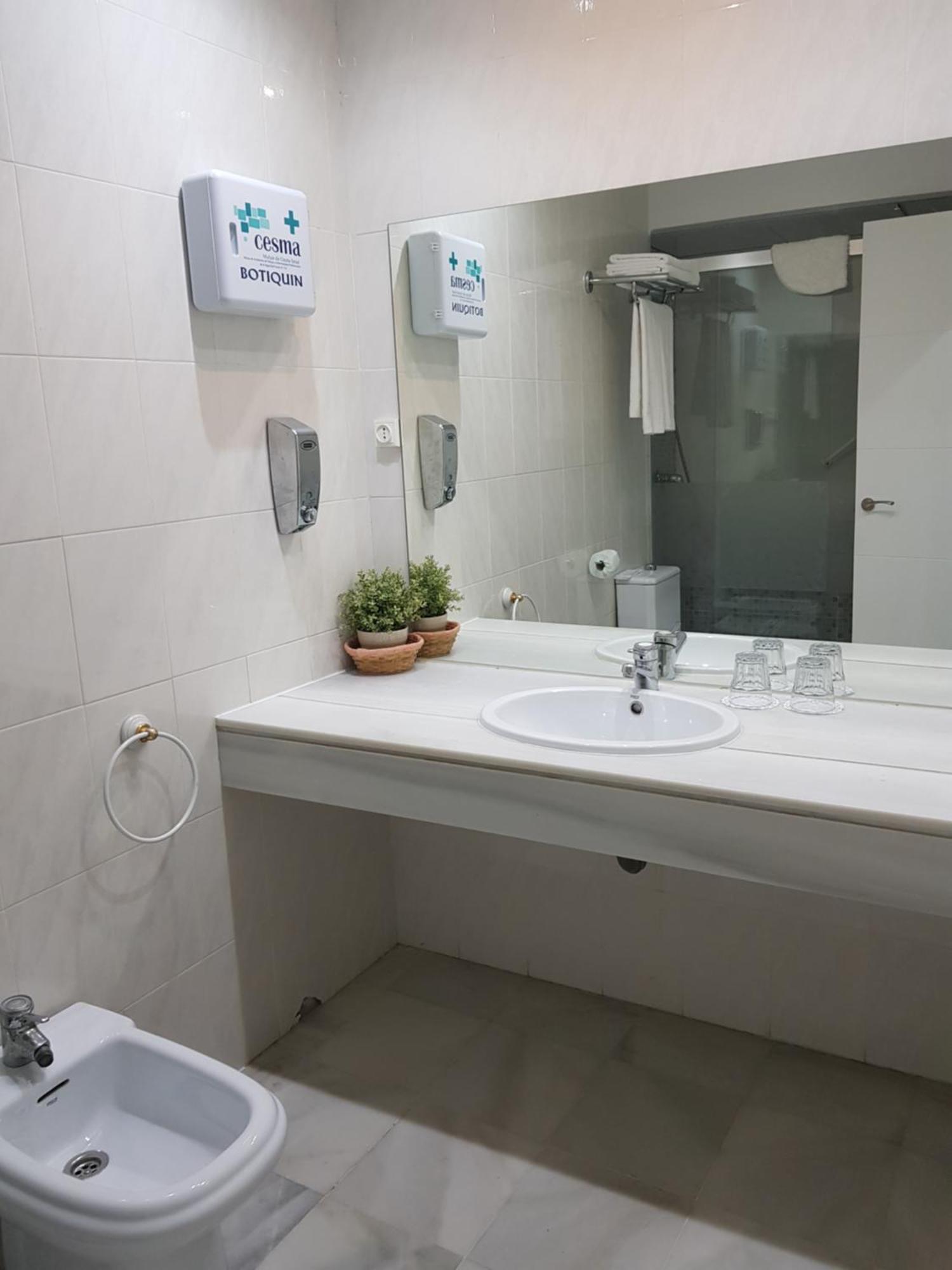 Apartamentos Turisticos Imar Cádiz Exteriör bild